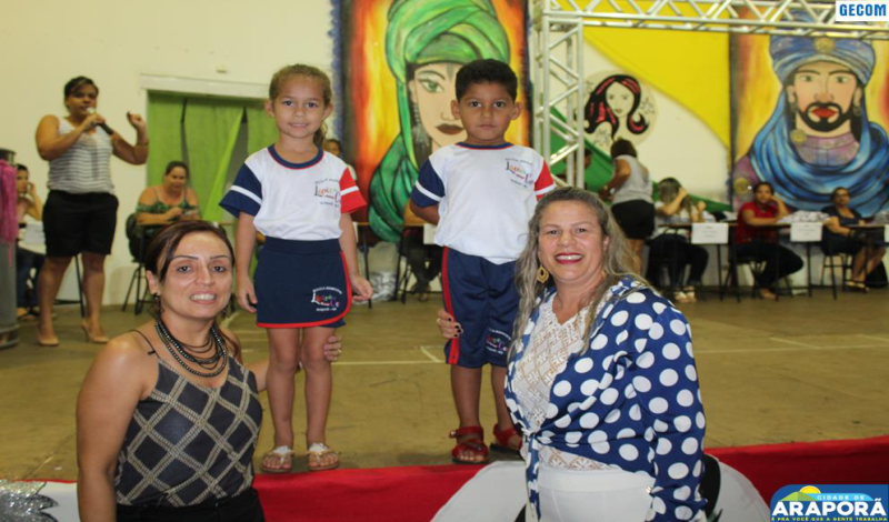 Imagem destaque notícia Prefeitura e Educação entregam uniformes para alunos da Escola Lápis de Cor