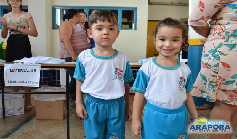 Imagem destaque notícia Prefeitura faz entrega de uniformes para alunos da rede municipal de Araporã