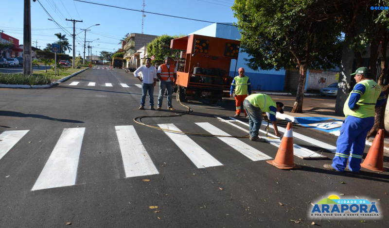 Imagem destaque notícia Avenida Tancredo Neves recebe sinalização horizontal