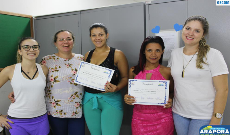 Imagem destaque notícia Prefeitura forma 2ª turma de auto maquiagem