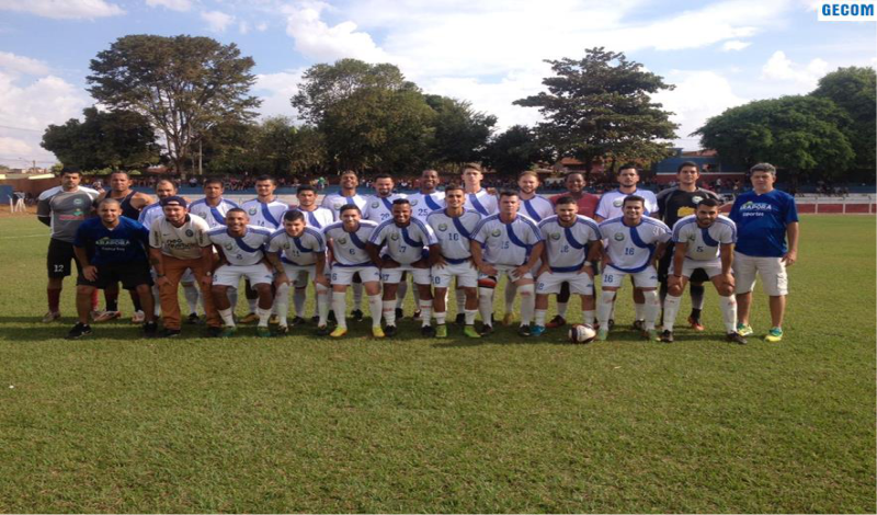 Imagem destaque notícia TIME DE ARAPORÃ VENCE A 1ª COPA LEÃO DOS CALÇADOS DE FUTEBOL AMADOR