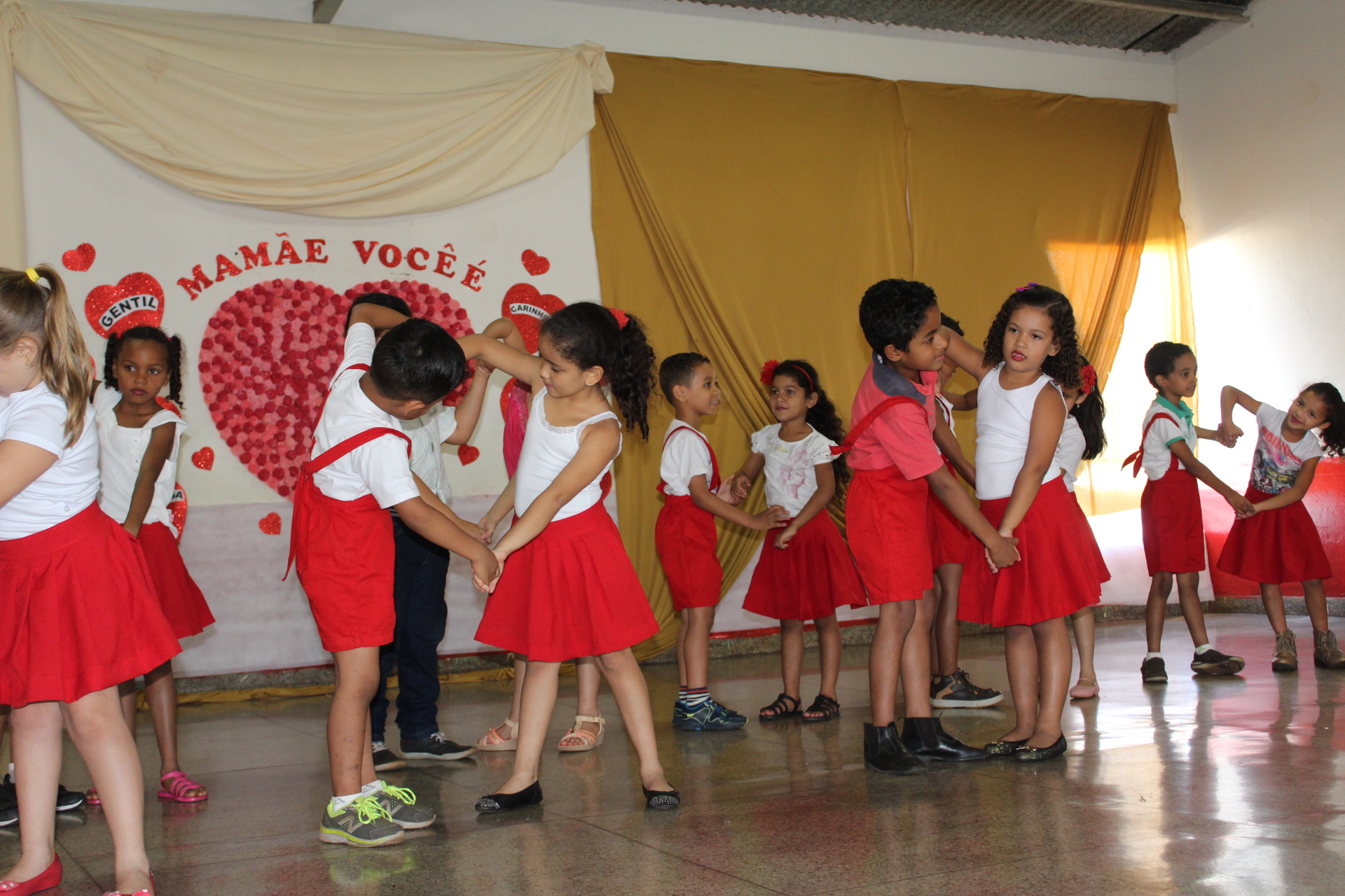 Imagem destaque notícia M&atilde;es s&atilde;o homenageadas pela Escola Prefeito Wilmar