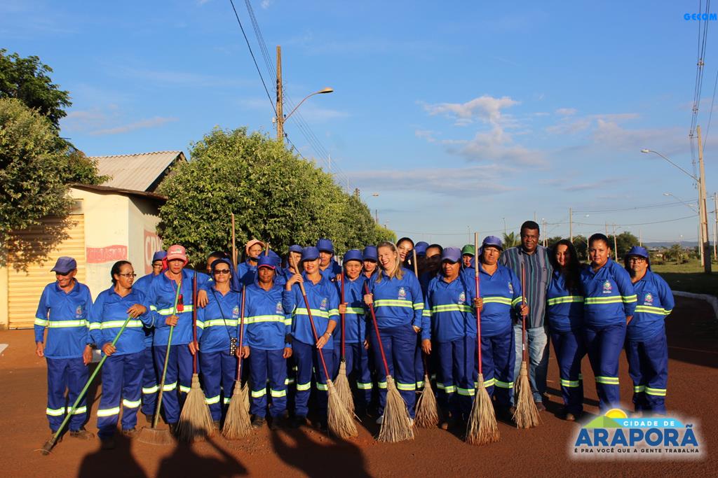 Imagem destaque notícia Servidores da limpeza urbana recebem uniformes