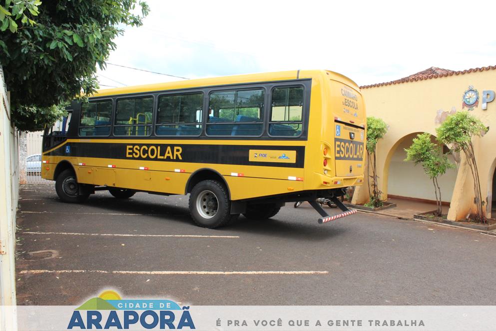 Imagem destaque notícia Araporã recebe ônibus do governo estadual